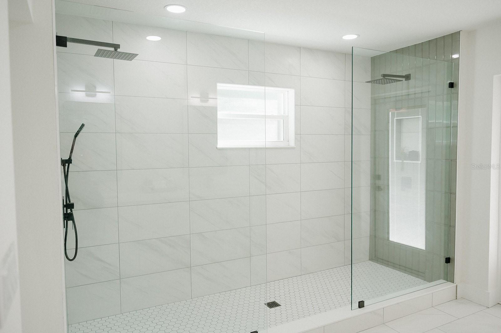 Image 25 of 56 For 909 Lake Charles Circle