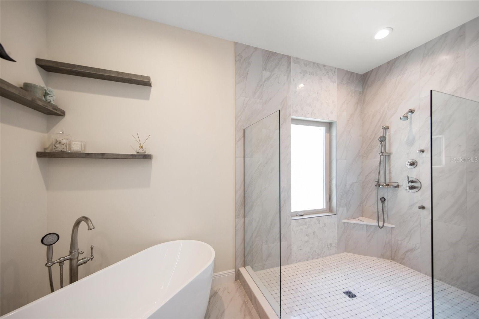 Image 17 of 38 For 205 Brightwater Drive 401