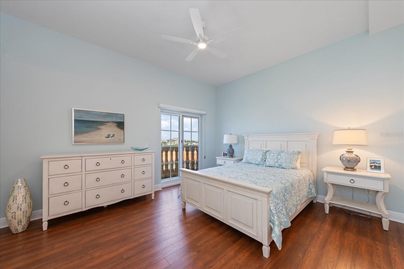 Image 24 of 38 For 205 Brightwater Drive 401