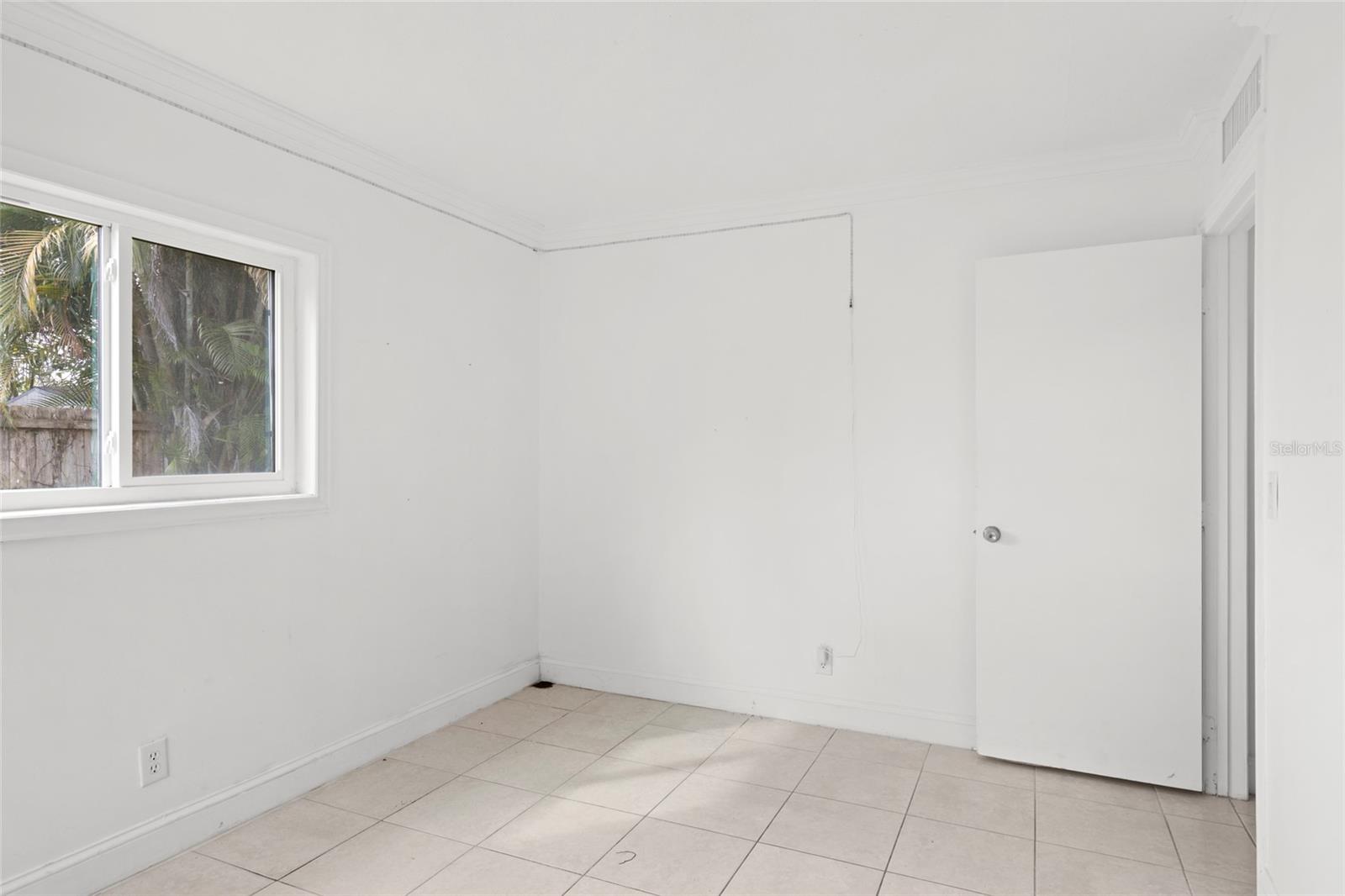 Image 13 of 21 For 817 Lighthouse Drive Unit A