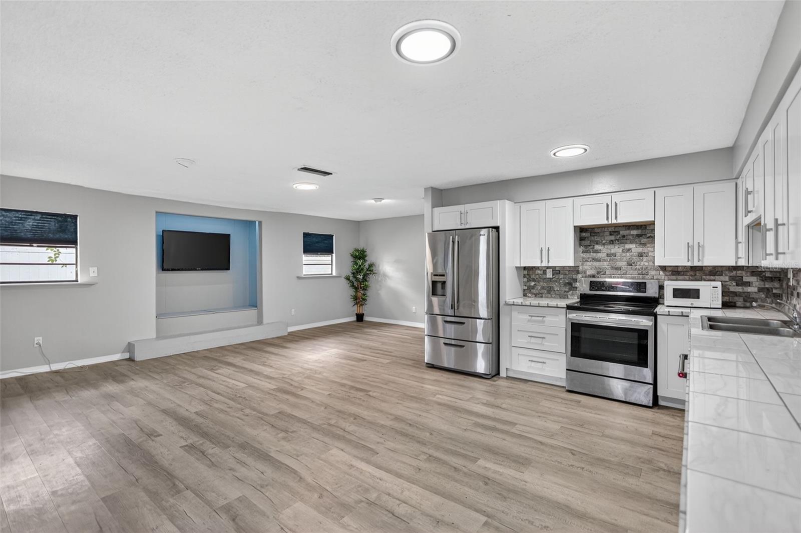 Image 12 of 32 For 6220 Thorpe Street