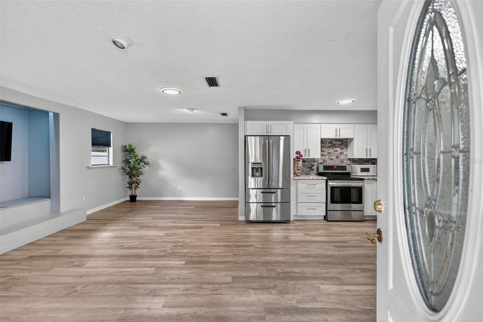 Image 7 of 32 For 6220 Thorpe Street