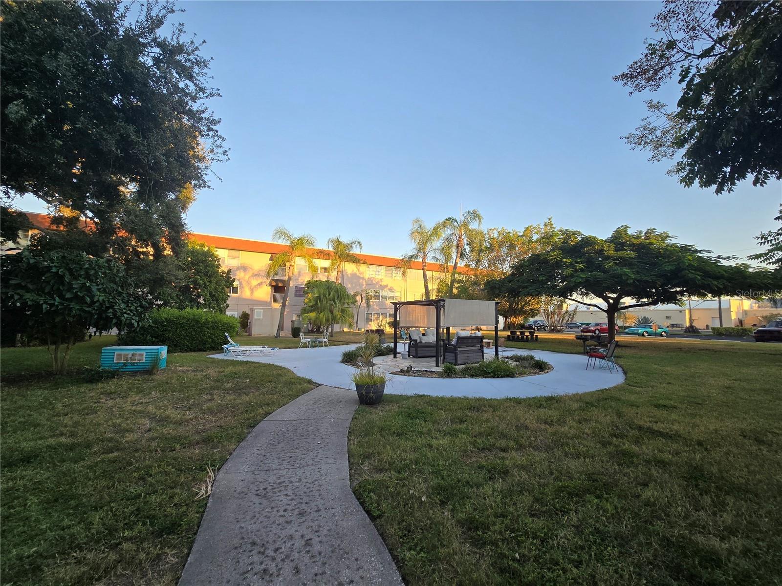 Image 25 of 33 For 211 Pasadena Avenue N 107