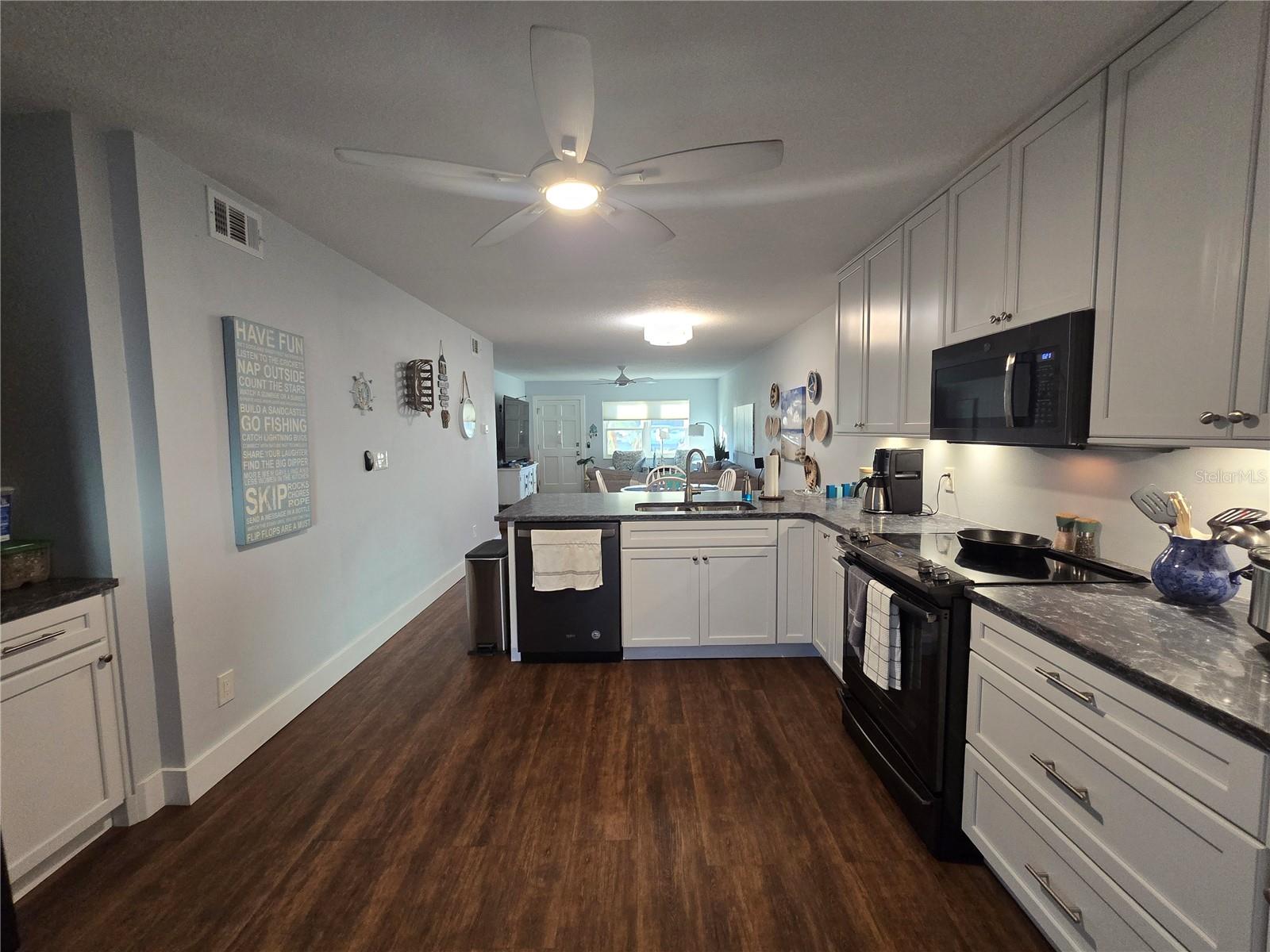 Image 3 of 33 For 211 Pasadena Avenue N 107