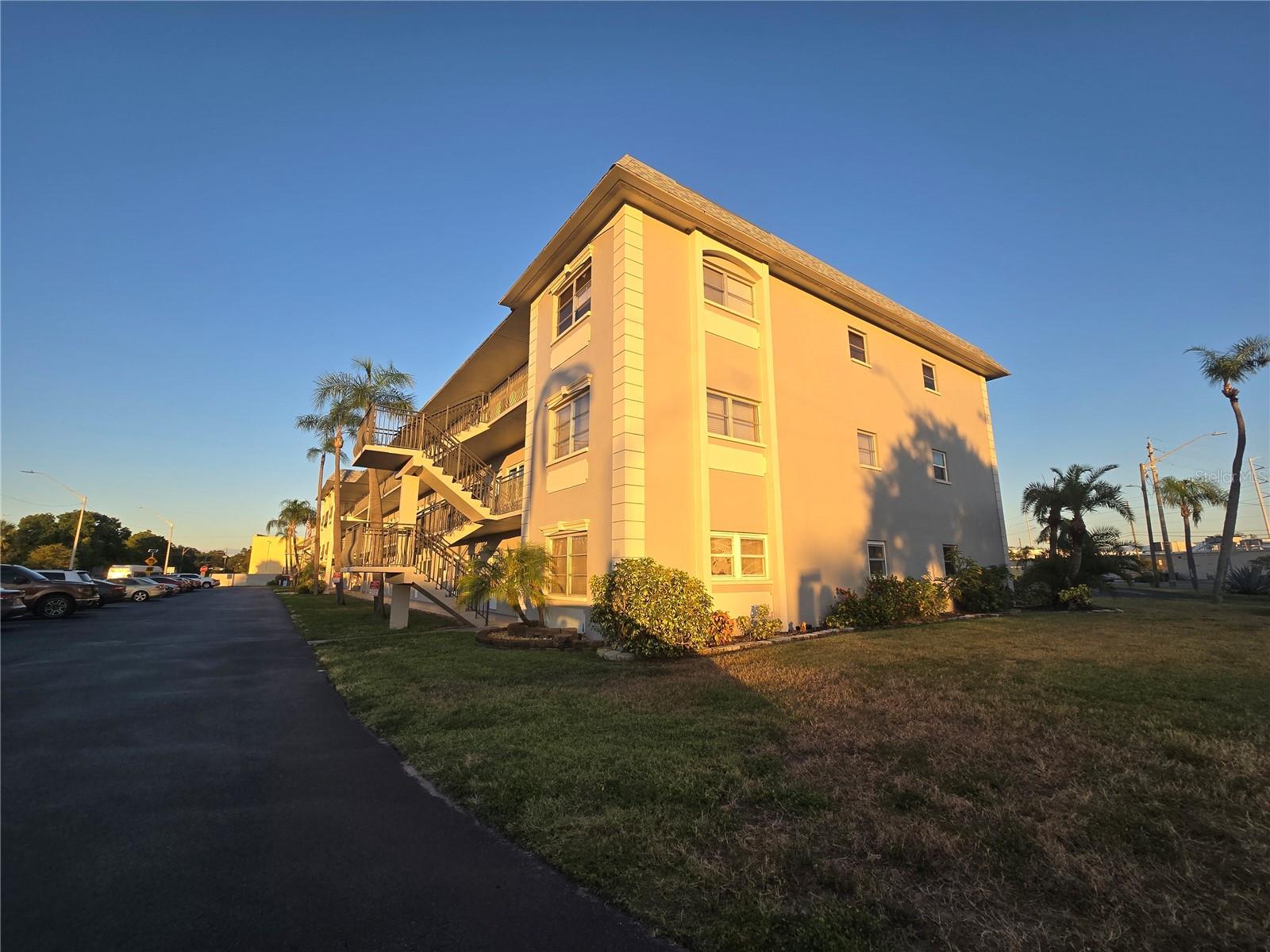 Image 30 of 33 For 211 Pasadena Avenue N 107