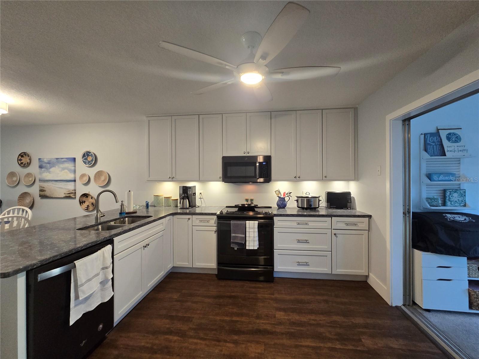 Image 4 of 33 For 211 Pasadena Avenue N 107