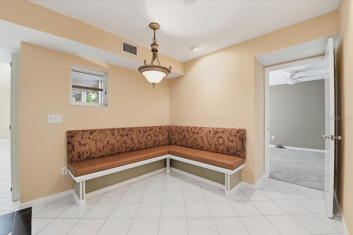 Image 12 of 62 For 2713 Chambray Lane