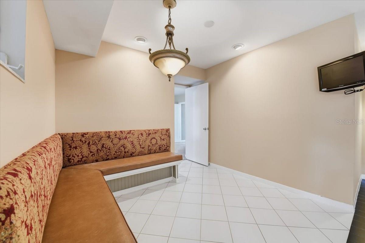 Image 13 of 62 For 2713 Chambray Lane