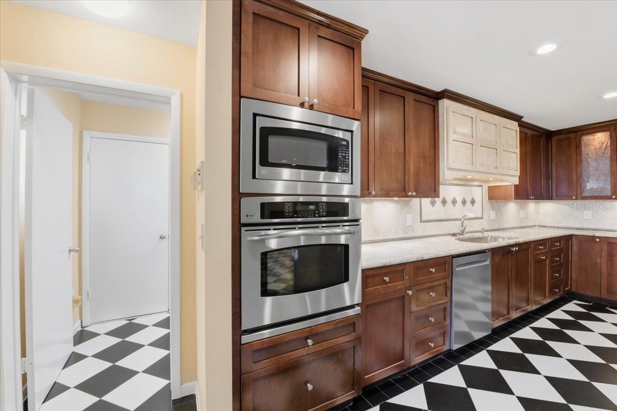Image 22 of 62 For 2713 Chambray Lane