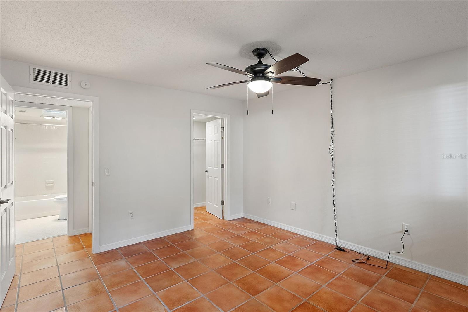 Image 14 of 30 For 1001 Pearce Drive 106