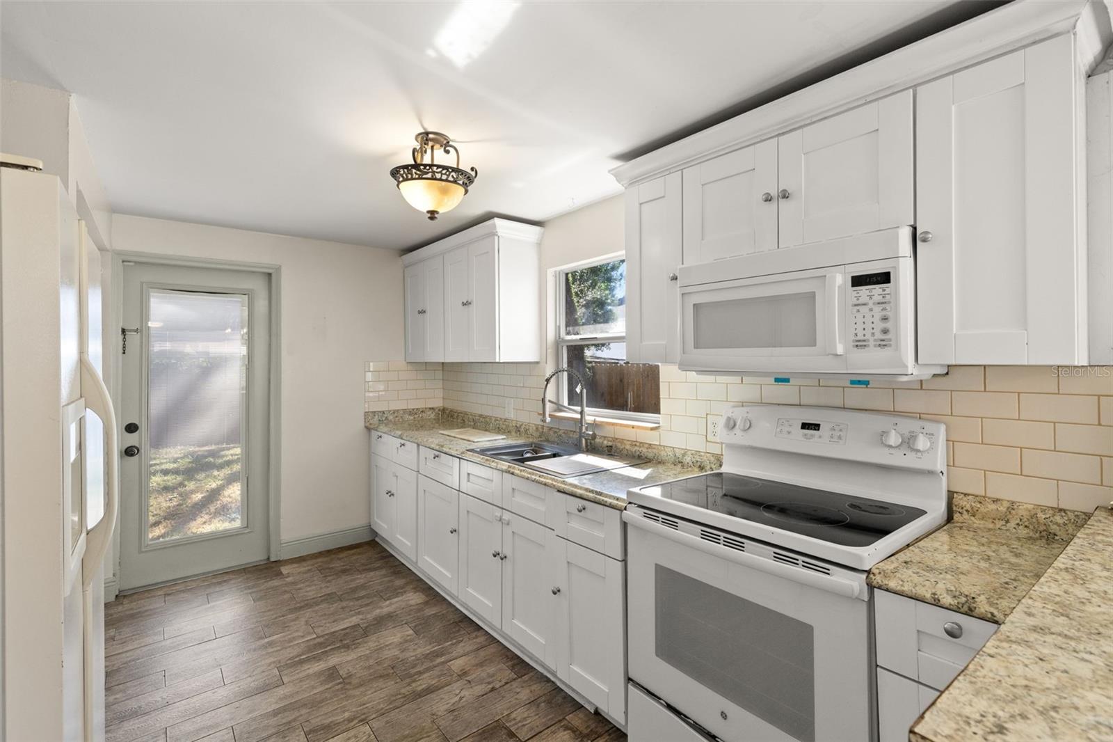 Image 12 of 31 For 8507 Claonia Street
