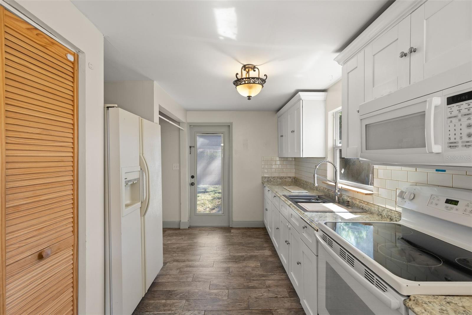 Image 13 of 31 For 8507 Claonia Street