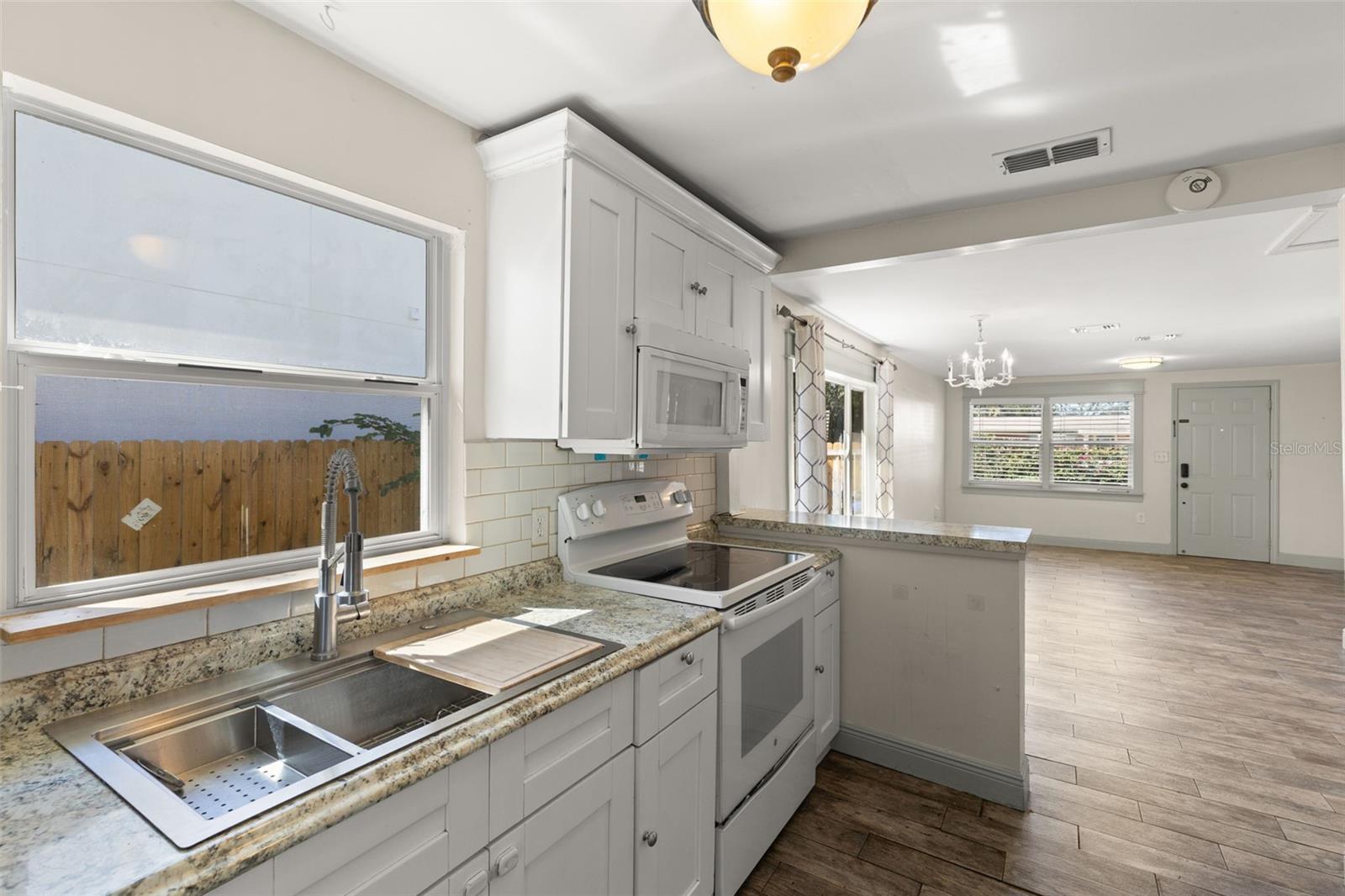 Image 14 of 31 For 8507 Claonia Street