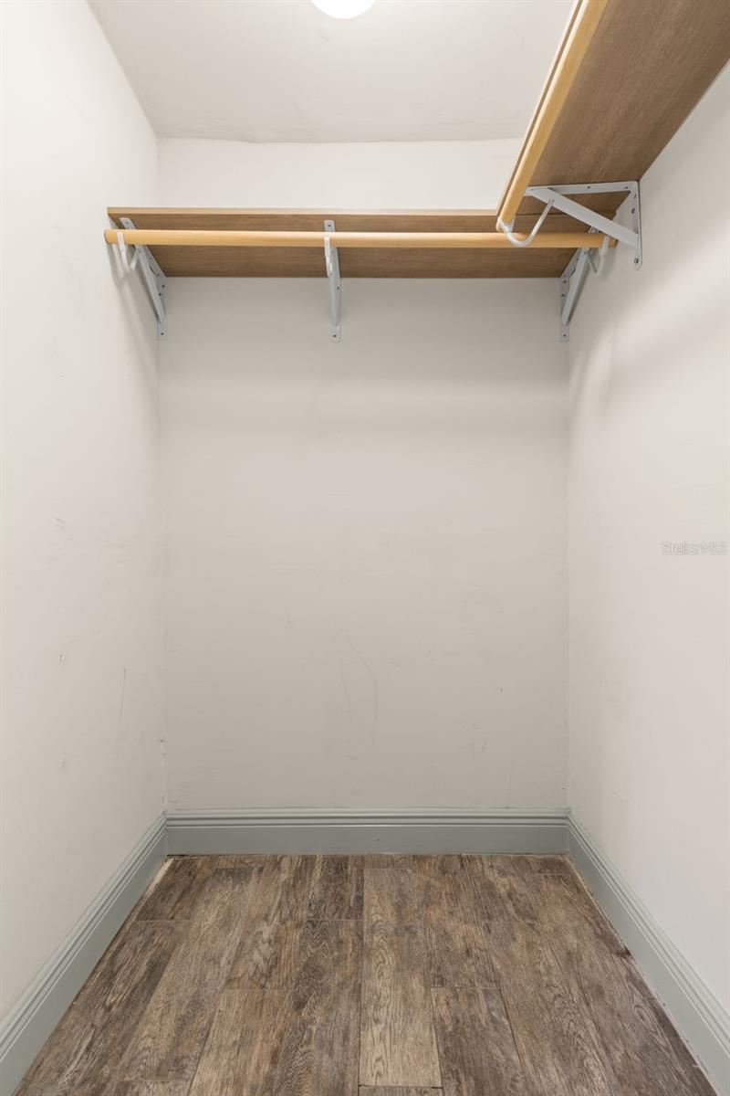 Image 20 of 31 For 8507 Claonia Street