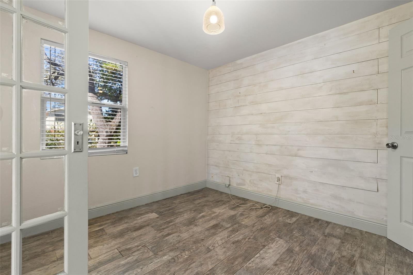 Image 22 of 31 For 8507 Claonia Street