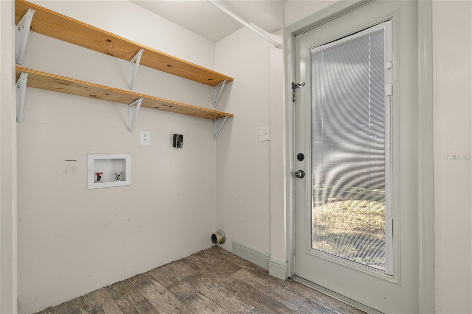 Image 24 of 31 For 8507 Claonia Street