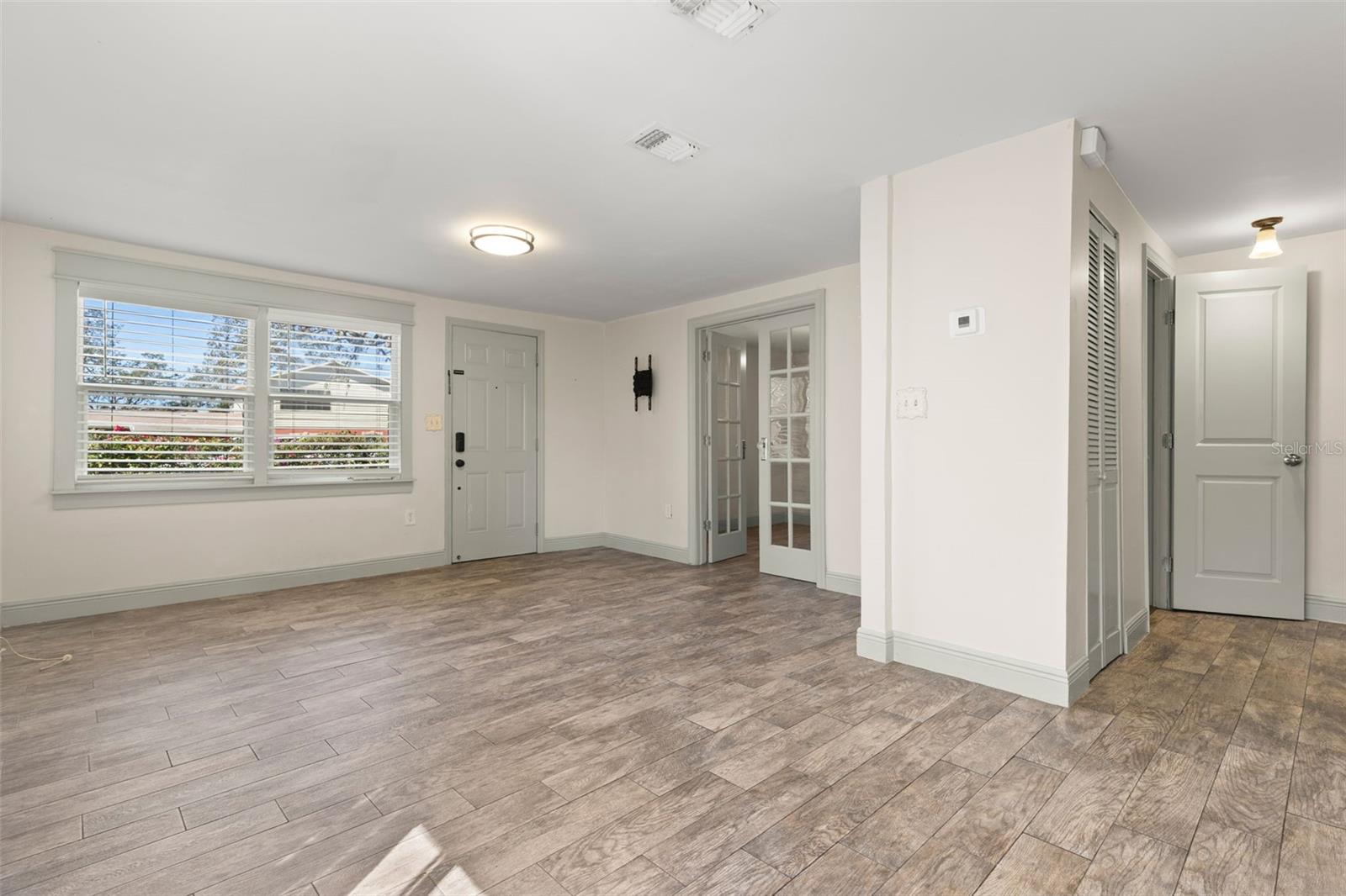 Image 8 of 31 For 8507 Claonia Street