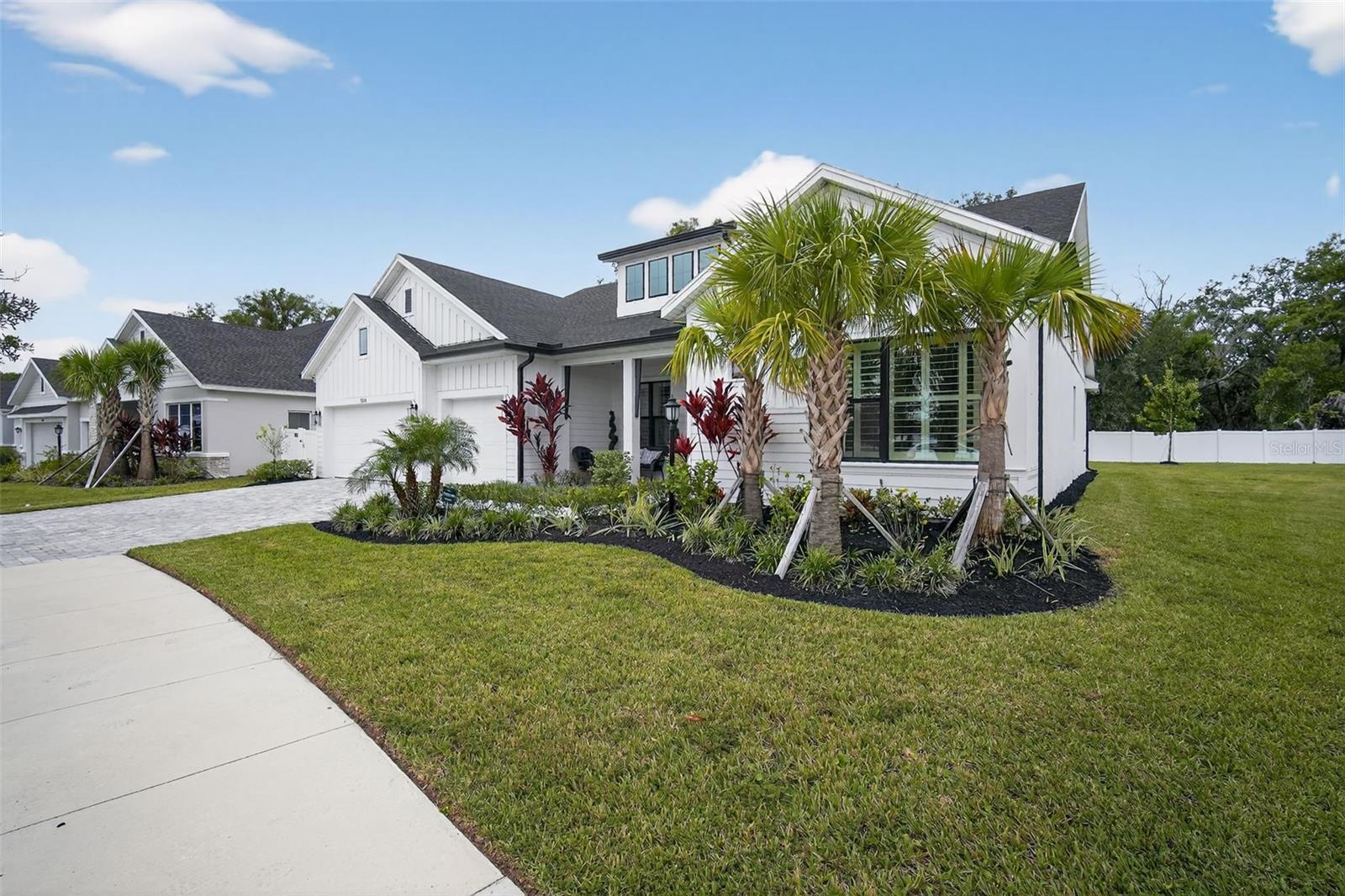 Listing photo id 1 for 7536 Ashbrooke Pine Loop