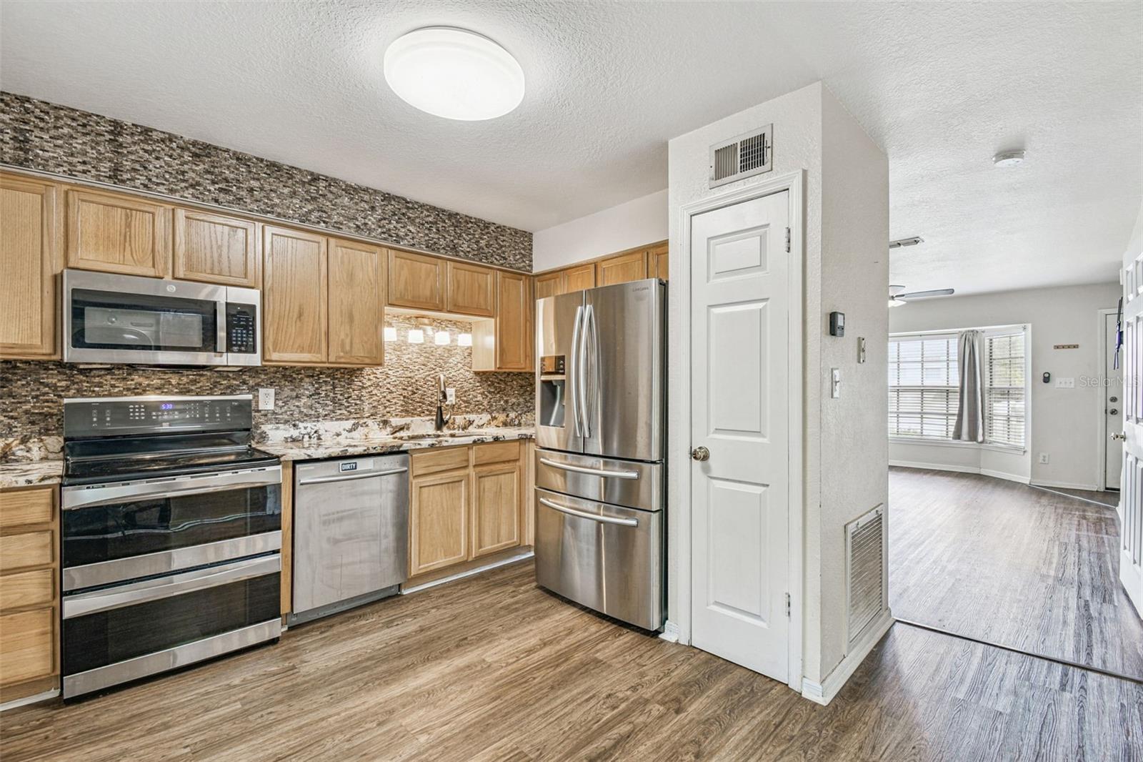 Image 7 of 18 For 13604 Embassy Park Court