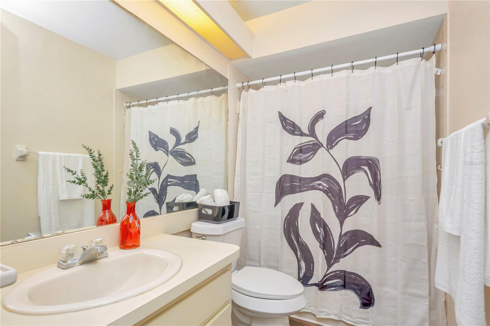 Image 17 of 25 For 16112 Rambling Vine Drive W