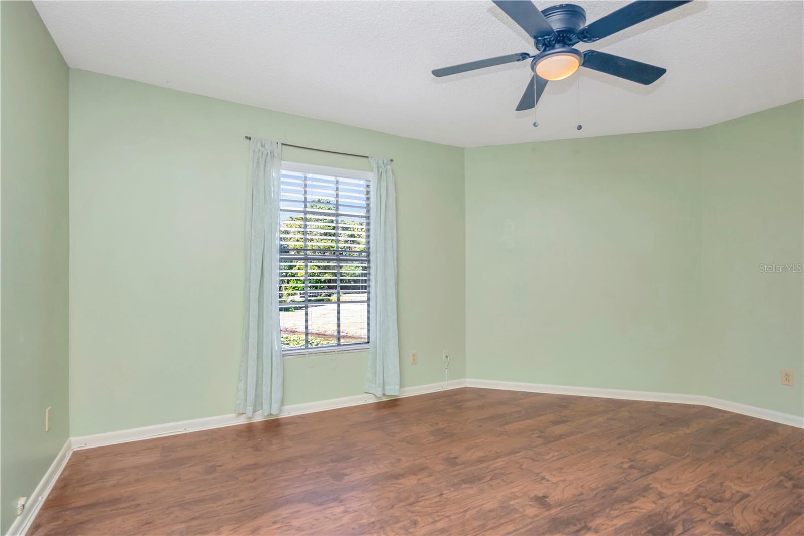 Image 18 of 25 For 16112 Rambling Vine Drive W