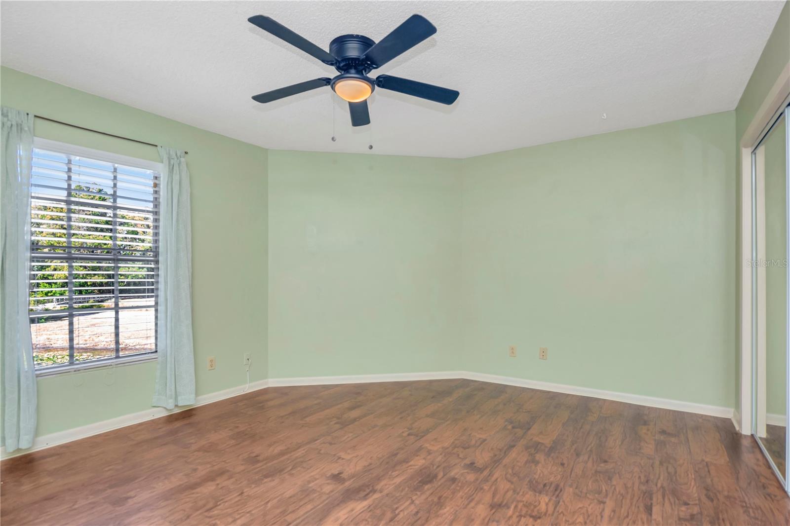 Image 19 of 25 For 16112 Rambling Vine Drive W