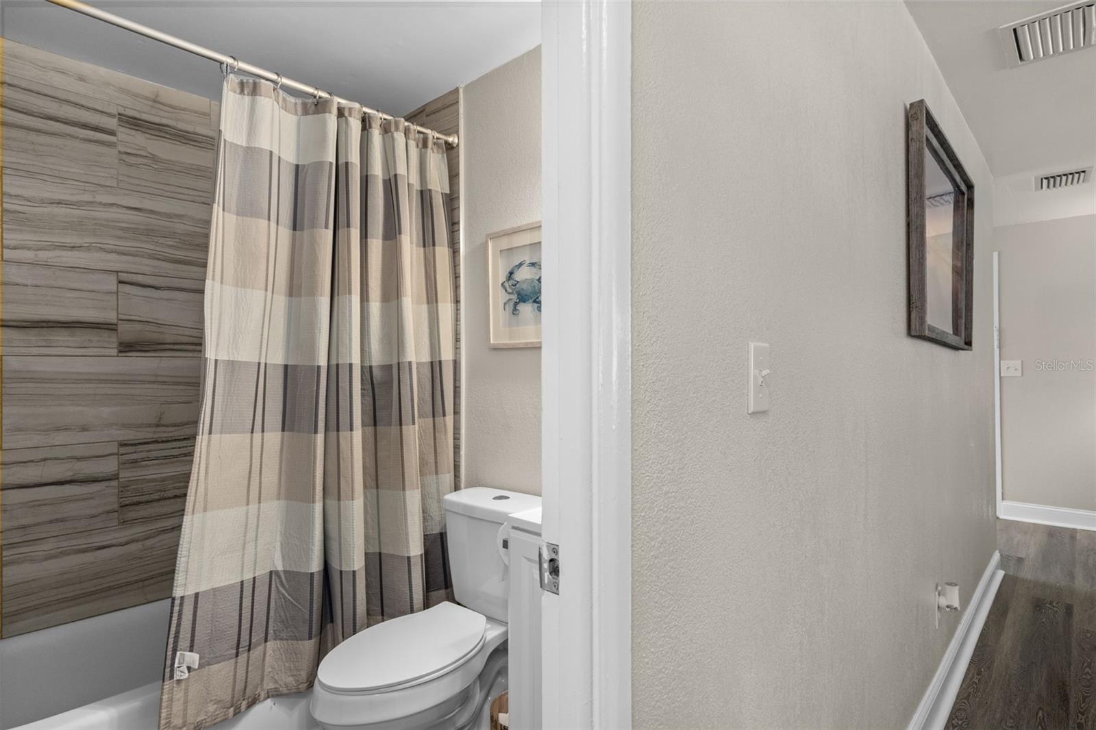 Listing photo id 17 for 6912 83rd Avenue N