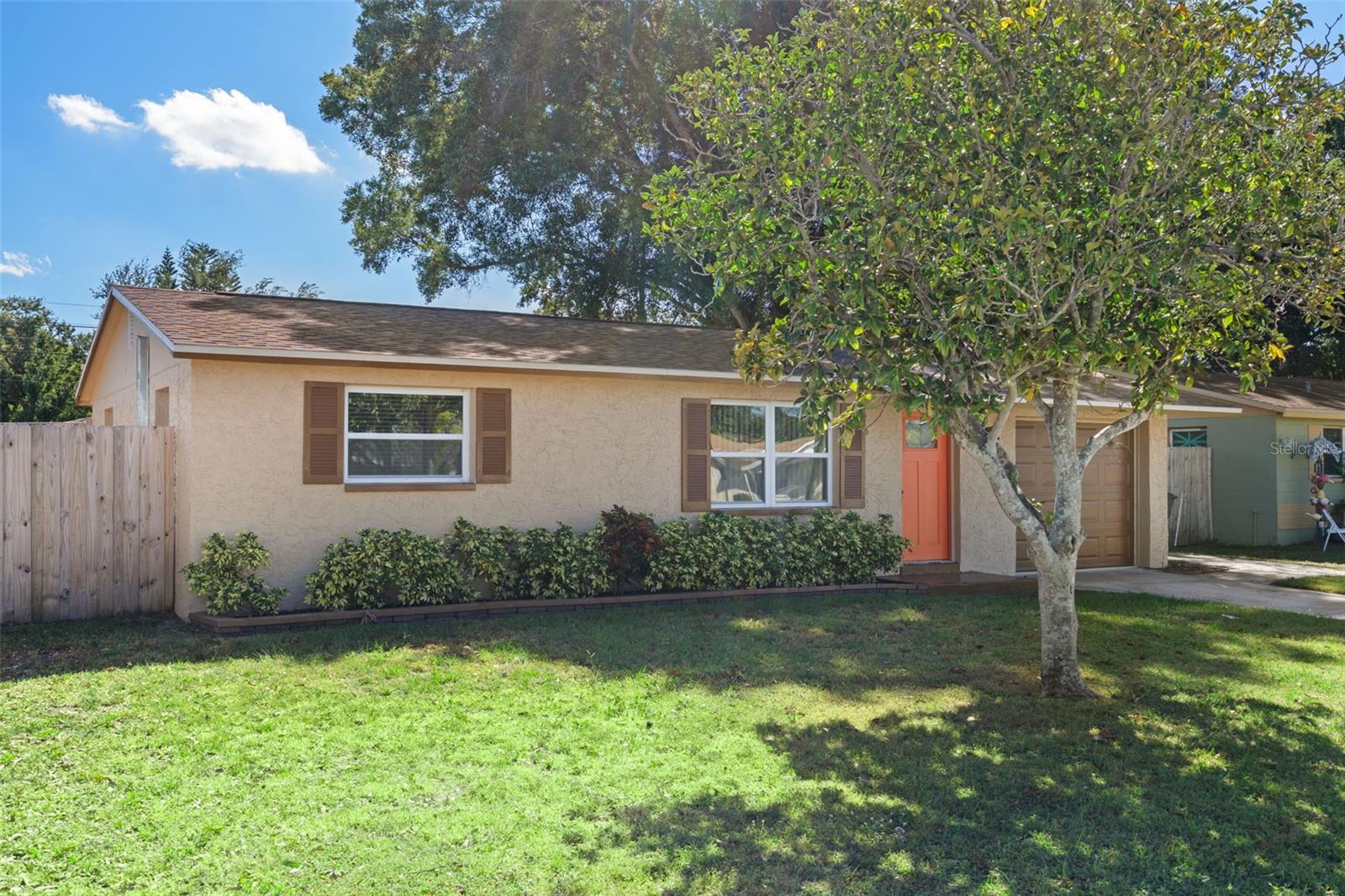 Listing photo id 0 for 6912 83rd Avenue N