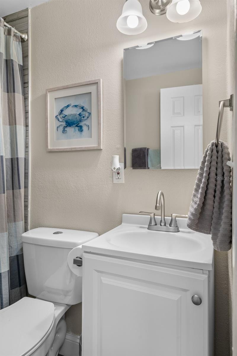 Listing photo id 20 for 6912 83rd Avenue N