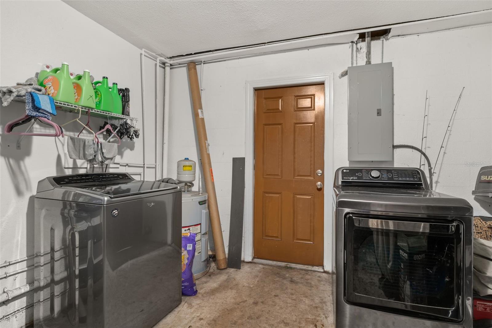 Listing photo id 21 for 6912 83rd Avenue N