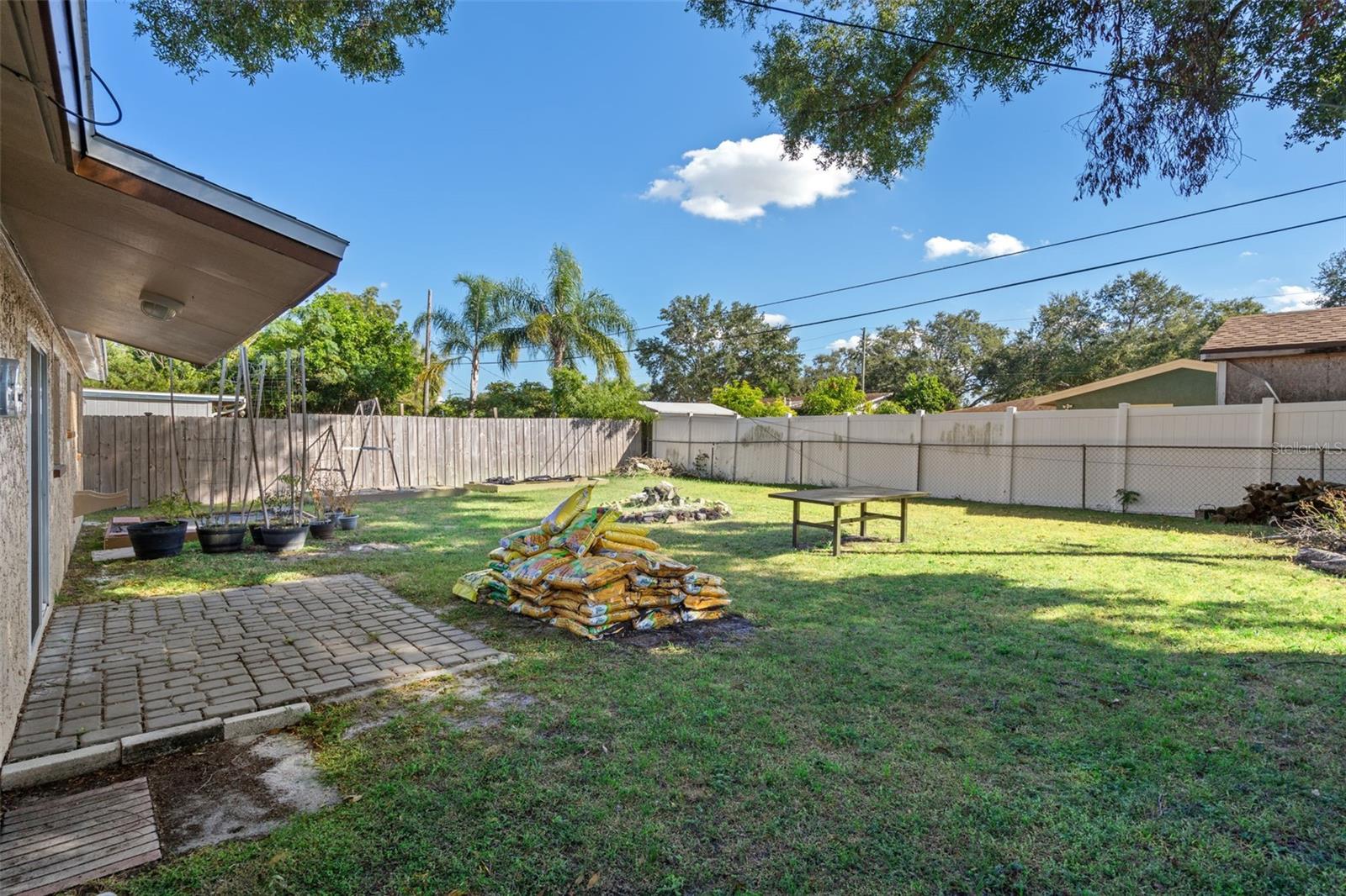 Listing photo id 23 for 6912 83rd Avenue N