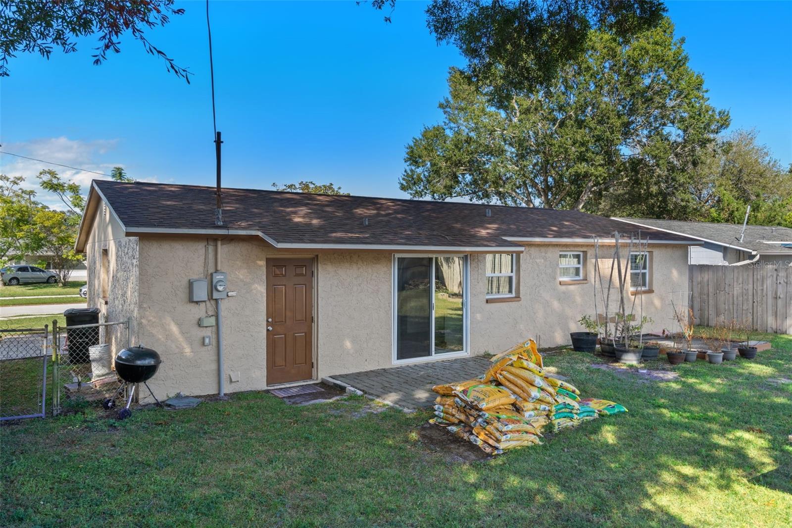 Listing photo id 24 for 6912 83rd Avenue N