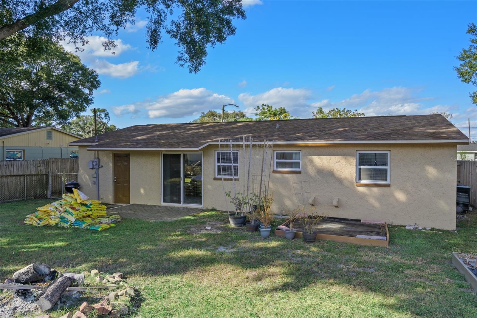 Listing photo id 25 for 6912 83rd Avenue N