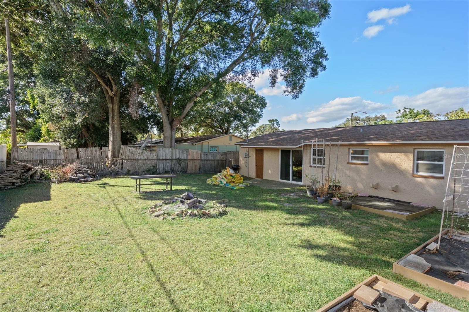 Listing photo id 26 for 6912 83rd Avenue N
