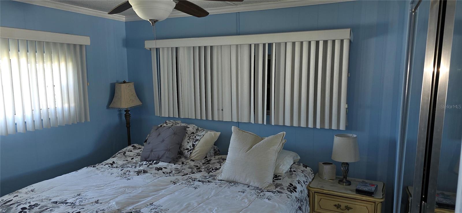 Listing photo id 13 for 2331 Belleair Road 806