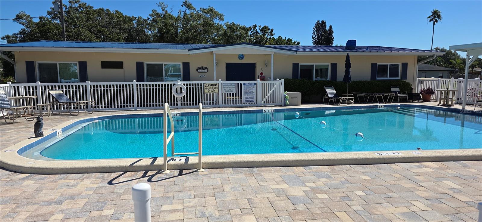 Listing photo id 17 for 2331 Belleair Road 806