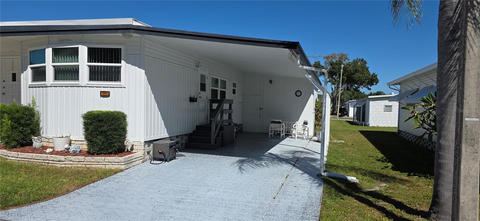 Listing photo id 0 for 2331 Belleair Road 806