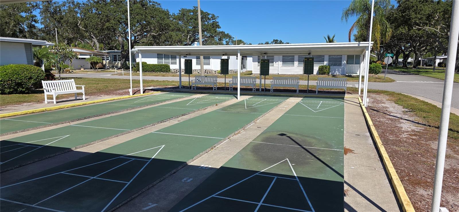 Listing photo id 18 for 2331 Belleair Road 806