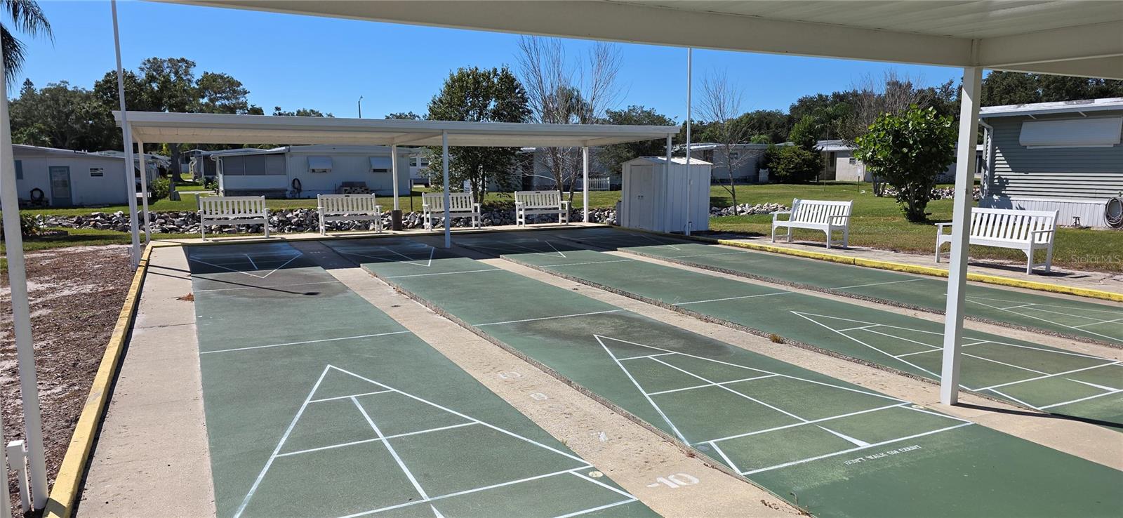 Listing photo id 19 for 2331 Belleair Road 806