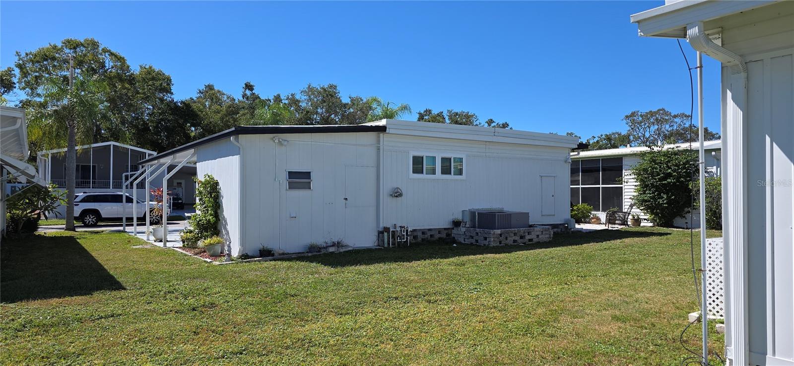 Listing photo id 1 for 2331 Belleair Road 806