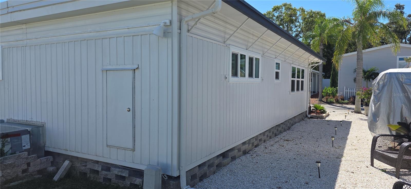 Listing photo id 3 for 2331 Belleair Road 806