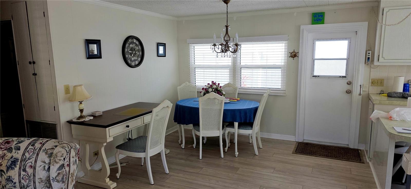 Listing photo id 7 for 2331 Belleair Road 806