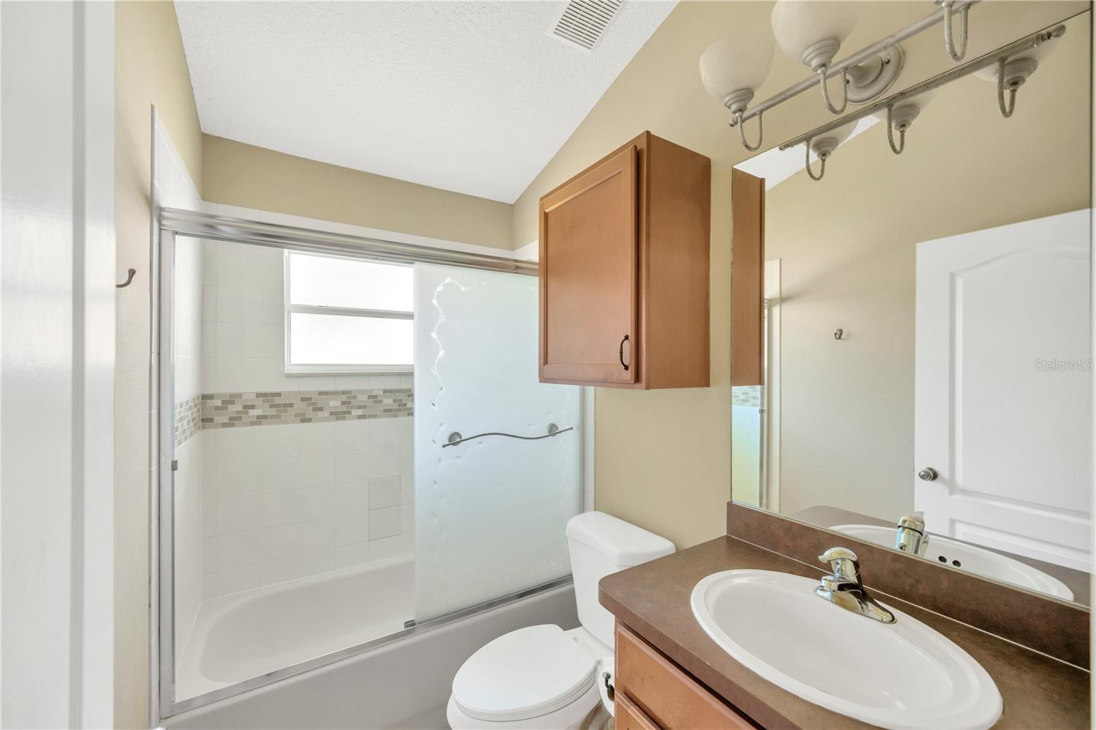 Image 20 of 39 For 1833 Mira Lago Circle