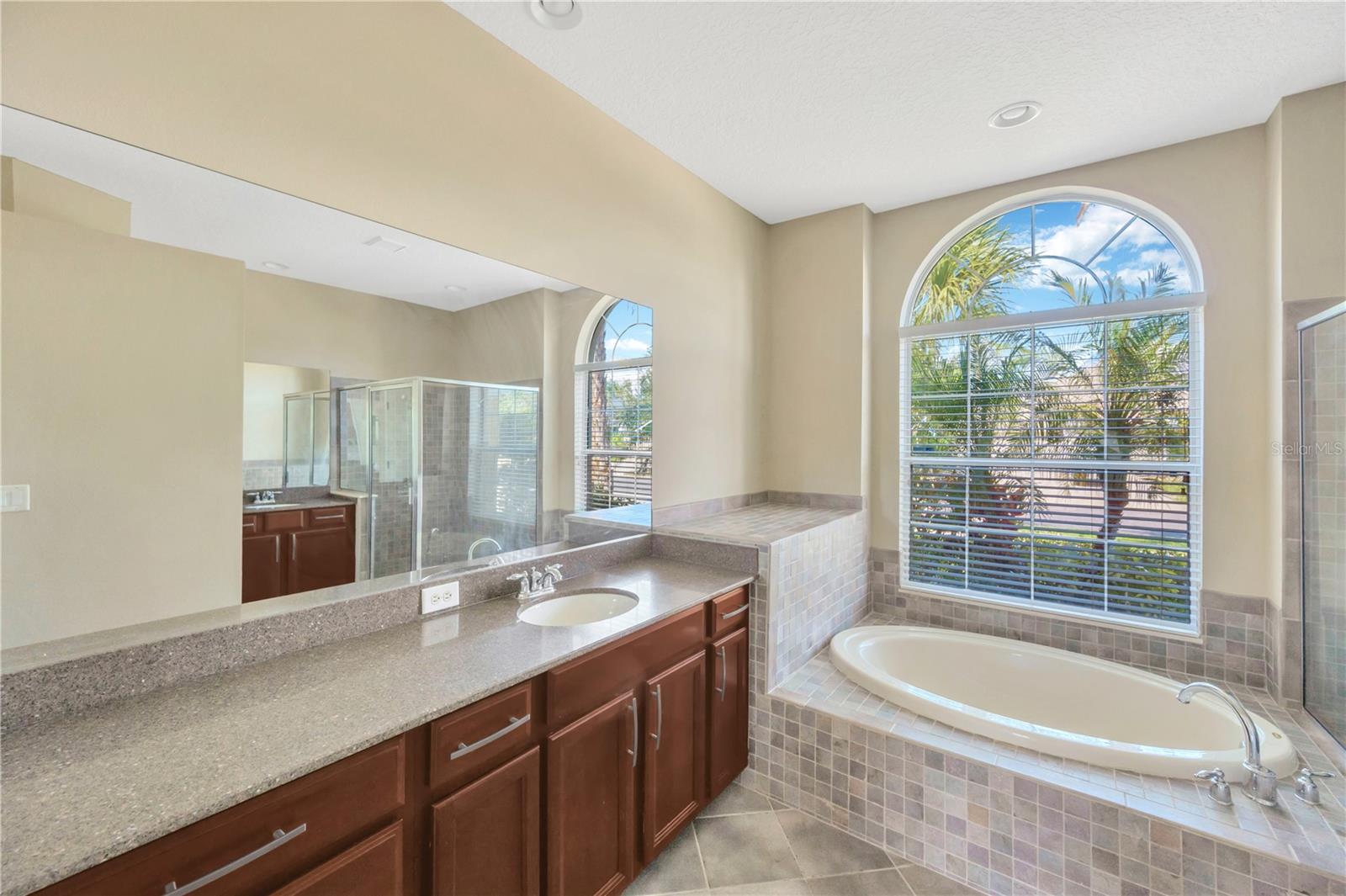 Image 21 of 39 For 1833 Mira Lago Circle