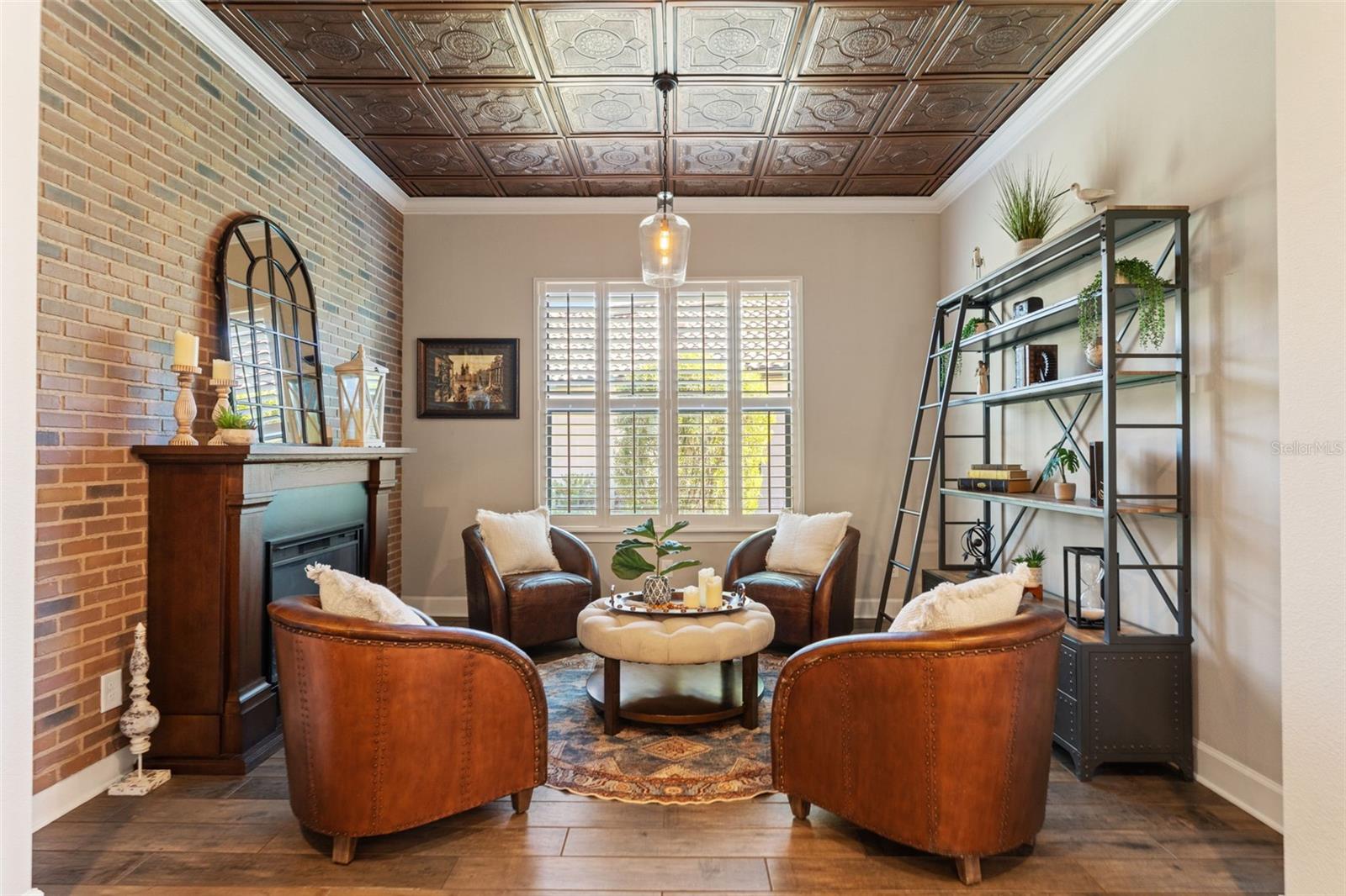 Listing photo id 13 for 11295 Juglans Drive
