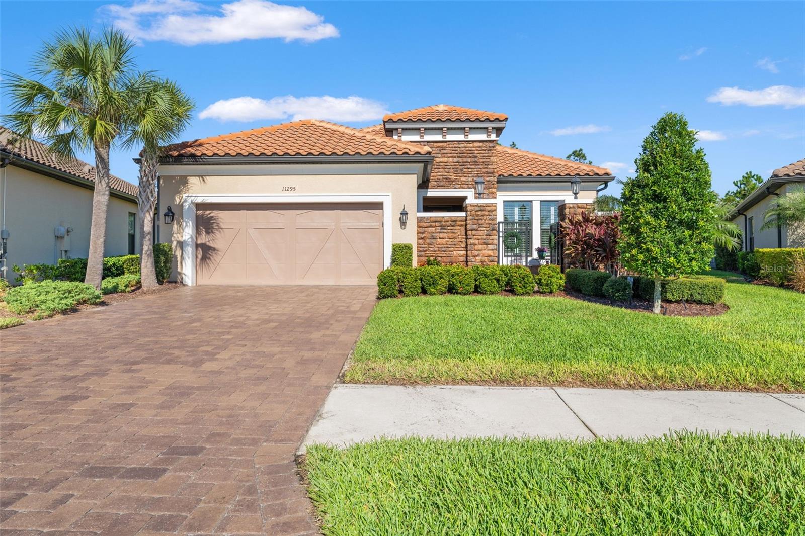 Listing photo id 0 for 11295 Juglans Drive