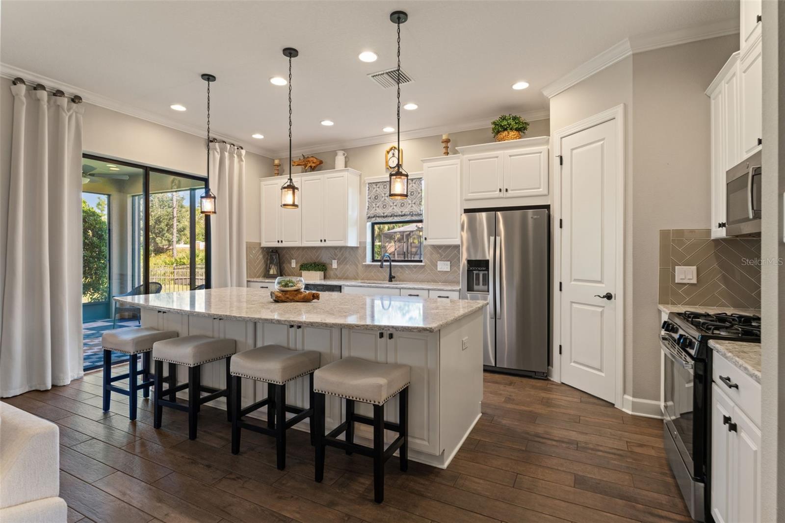 Listing photo id 25 for 11295 Juglans Drive