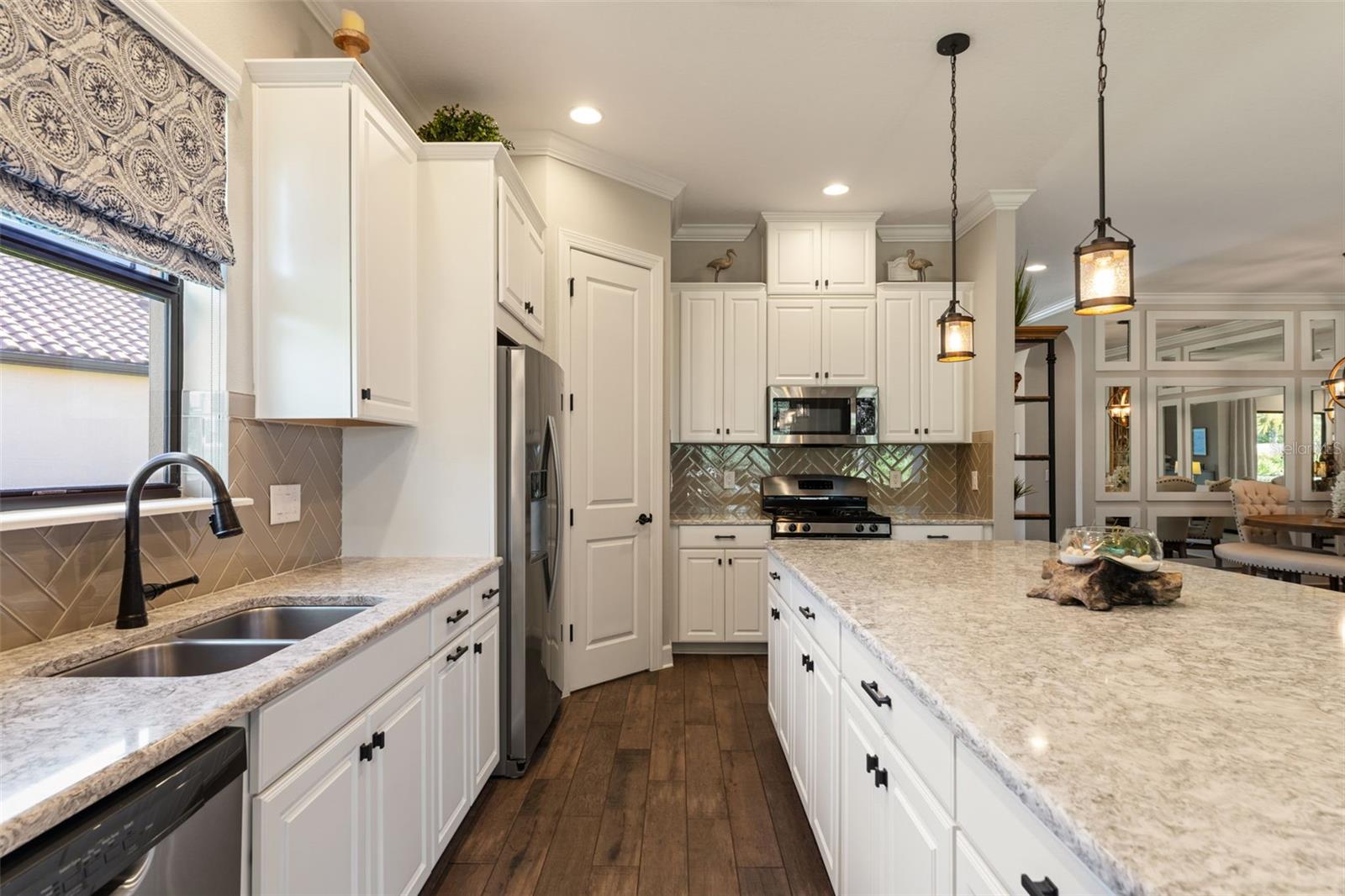Listing photo id 26 for 11295 Juglans Drive