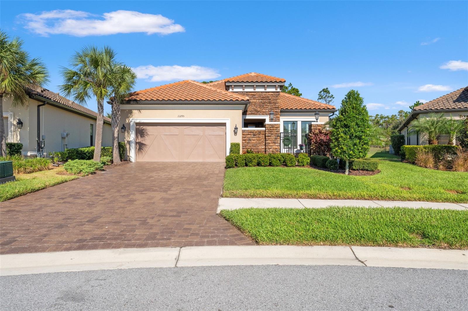 Listing photo id 1 for 11295 Juglans Drive