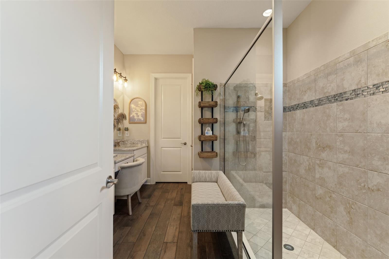Listing photo id 33 for 11295 Juglans Drive